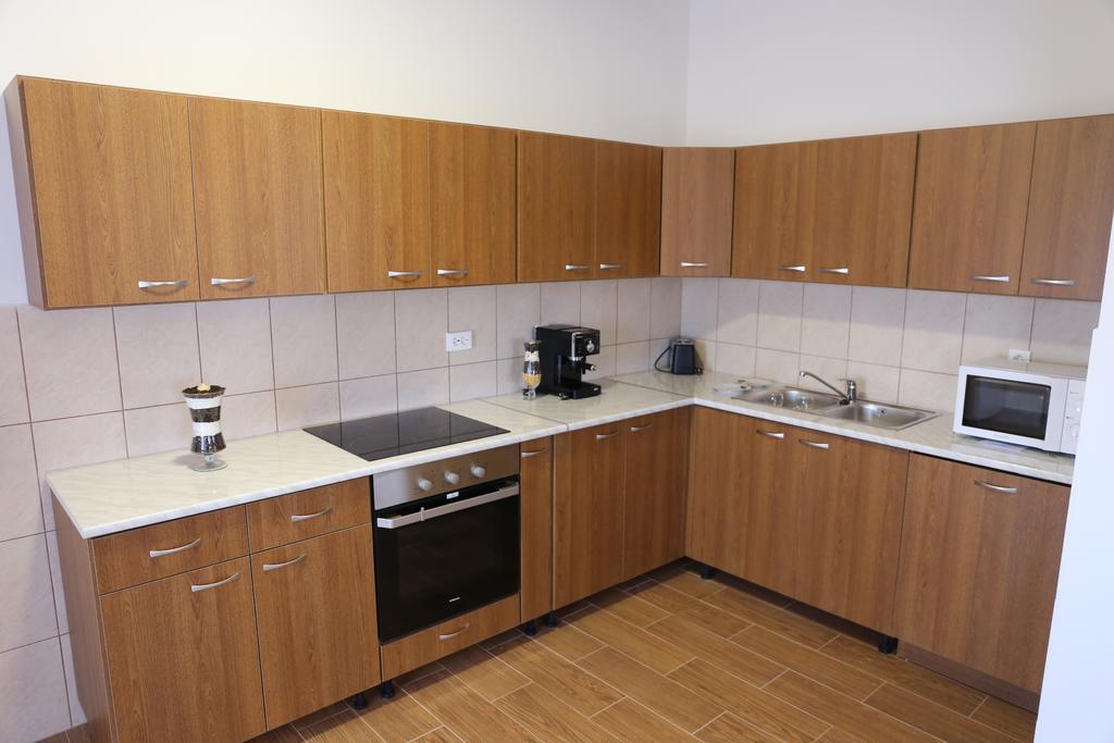 Hotel Ezuestfenyo Agroturisztikai Panzio à Borzont Extérieur photo